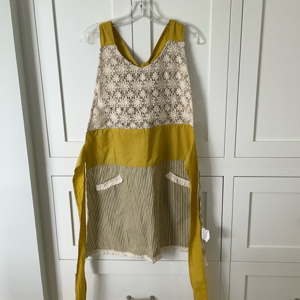 Sur La Table Yellow and Cream Striped Apron